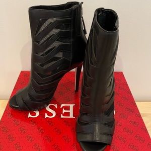 Guess high heel shoes